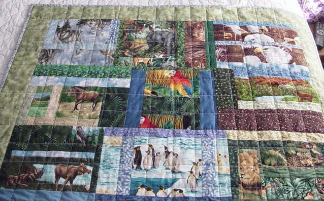 [Ultimate+Scrap+Quilt+close+up2.JPG]