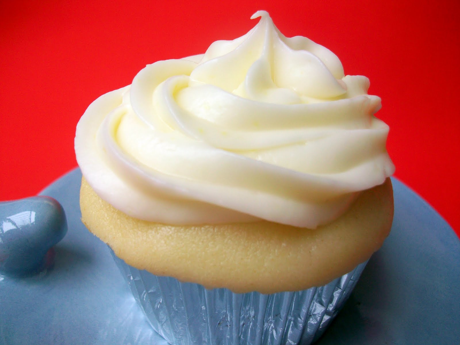 So I'm in Texas Now... Lemon Explosion Cupcakes