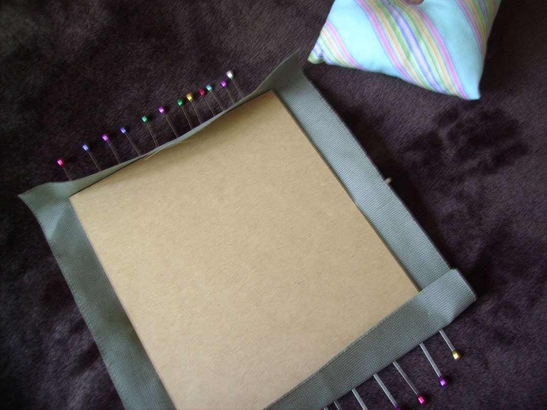 Kiwi gets Crafty Home Framing Lace Method Tutorial