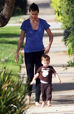 Bridget Moynahan takes a walk
