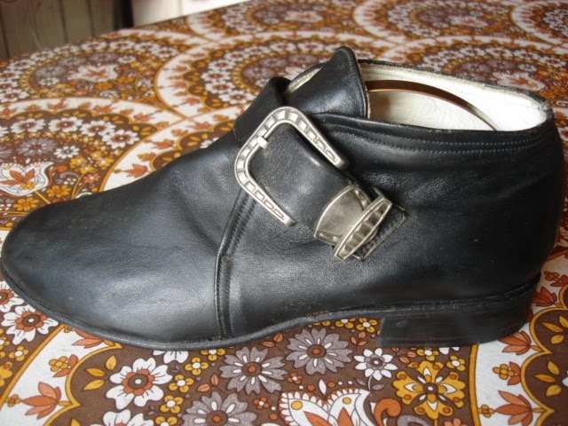 theothersideofthepillow 1, 2, buckle my shoe