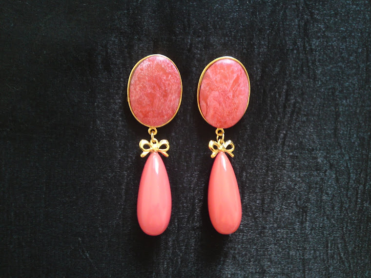 Brinco de pedra coral