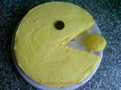Citromos Pacman torta, vanília tésztás, citromkrémes sütemény.
