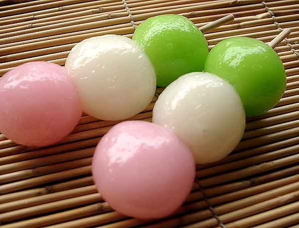 Dangos!!!! wiii  Harunama-dango+bolas+de+arroz+dulce