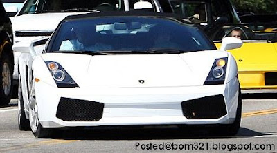 Justin Bieber Dengan Kereta Barunya Lamborghini Gallardo !