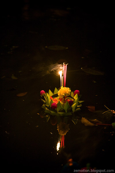 [krathong2.jpg]