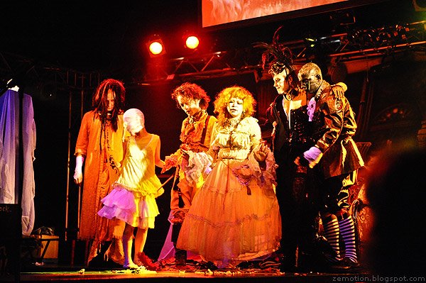 [rose-de-reficul-et-guiggles5.jpg]