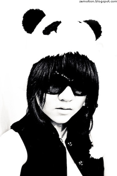[panda+hat+attack+-+jingna1.jpg]