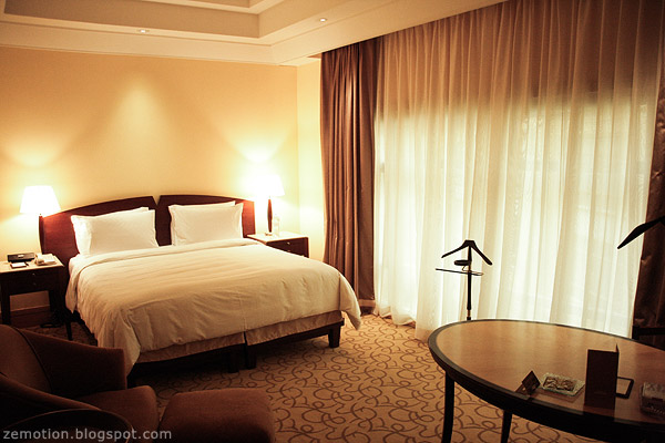 [fullerton-bedroom.jpg]