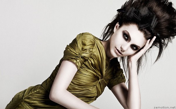 [25.-BeautyBlackBook.jpg]