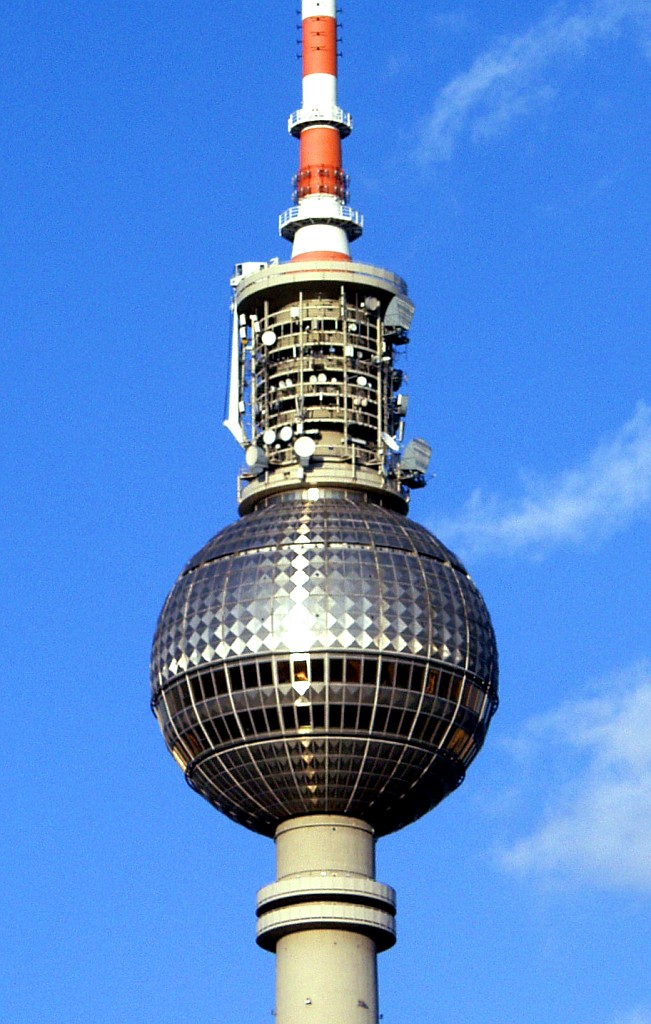 [Berliner_Fernsehturm_-_Kugel.jpg]