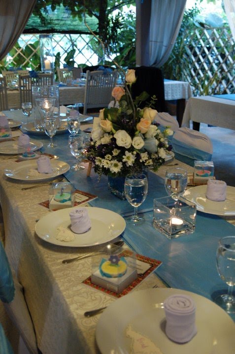 Blue and white weddings create a very laid back atmosphere
