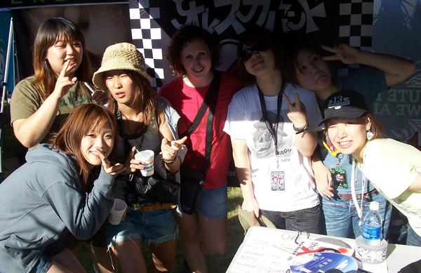 Vix with the girls from Oreska Band, Vans Warped Tour