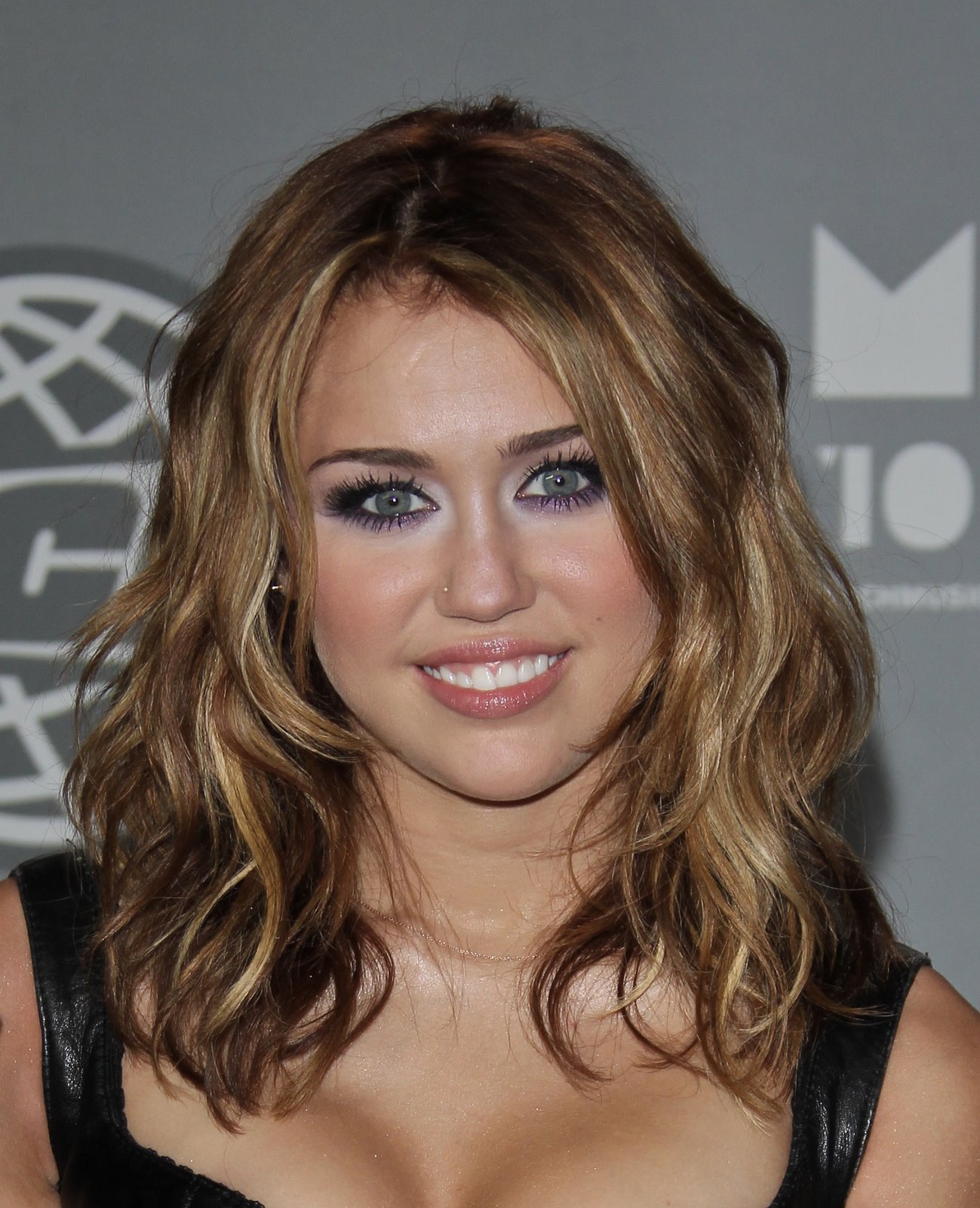 Un Amor Mas Alla Del Paraiso! Nick y tu (romantica) Miley+Cyrus+Much+Music+awards+2010+canada-1