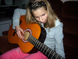Tesóm gitározik
