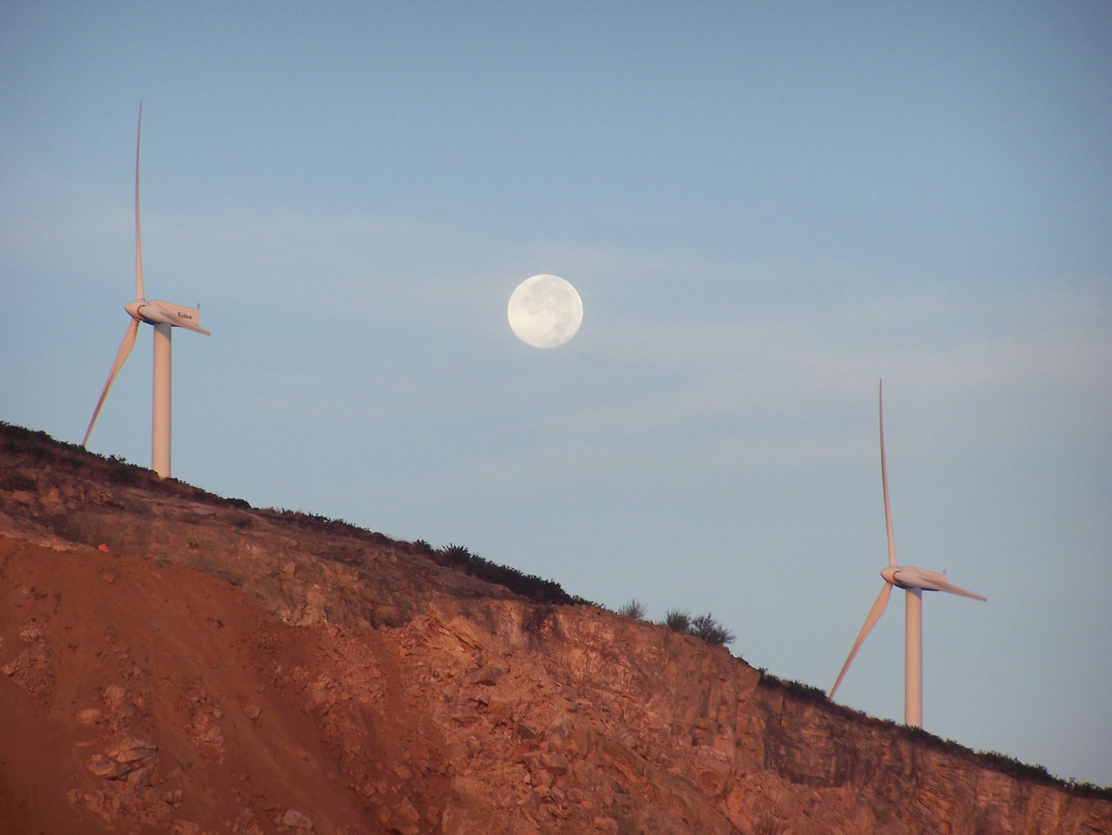 [Moon+over+Carrio.JPG]