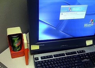 USB Cooler : Simpan dan nikmati minuman berkarbonasi
sambil internetan! - Inovasi Teknologi Personal di Jepang - Simbya