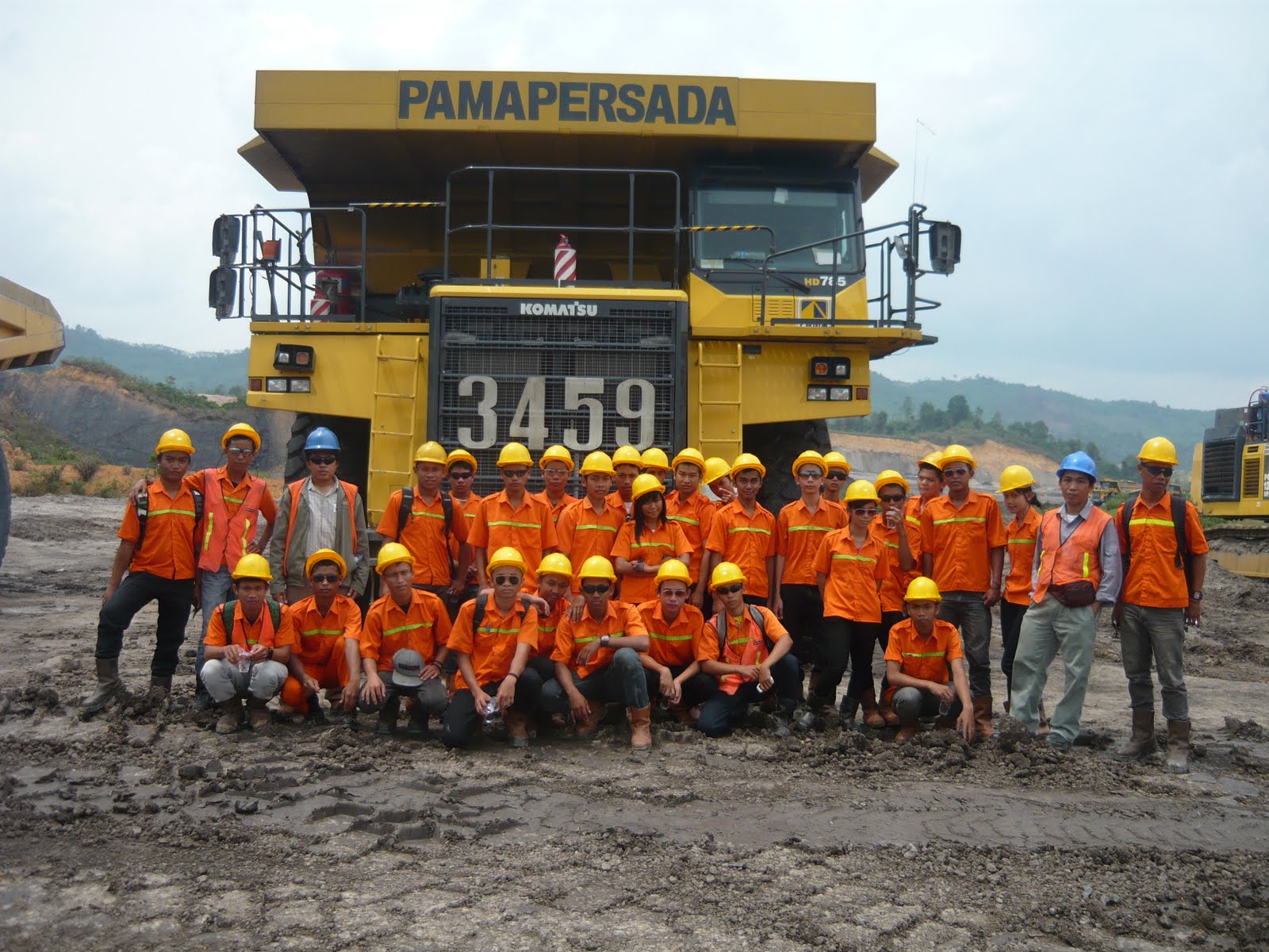 Smk Geologi Pertambangan Tenggarong Kukar Kaltim Selayang Pandang Kegiatan Praktek Peledakan Smk Geoper Di Perusahaan Tambang Batubara