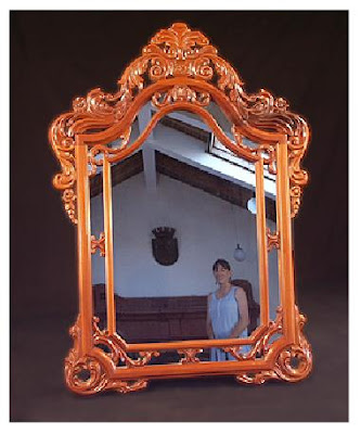 muebles de madera: mesa comedor y espejo