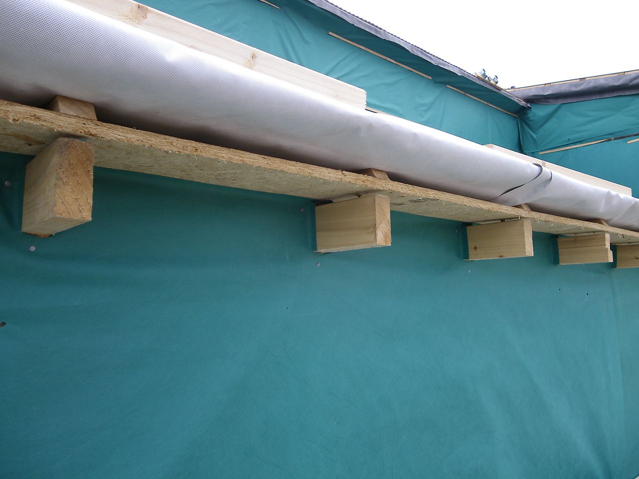 5253 Build Trimming the Flat Roof Eave