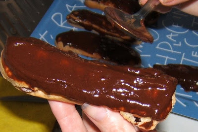 Glaseado de chocolate para relámpagos (éclairs)