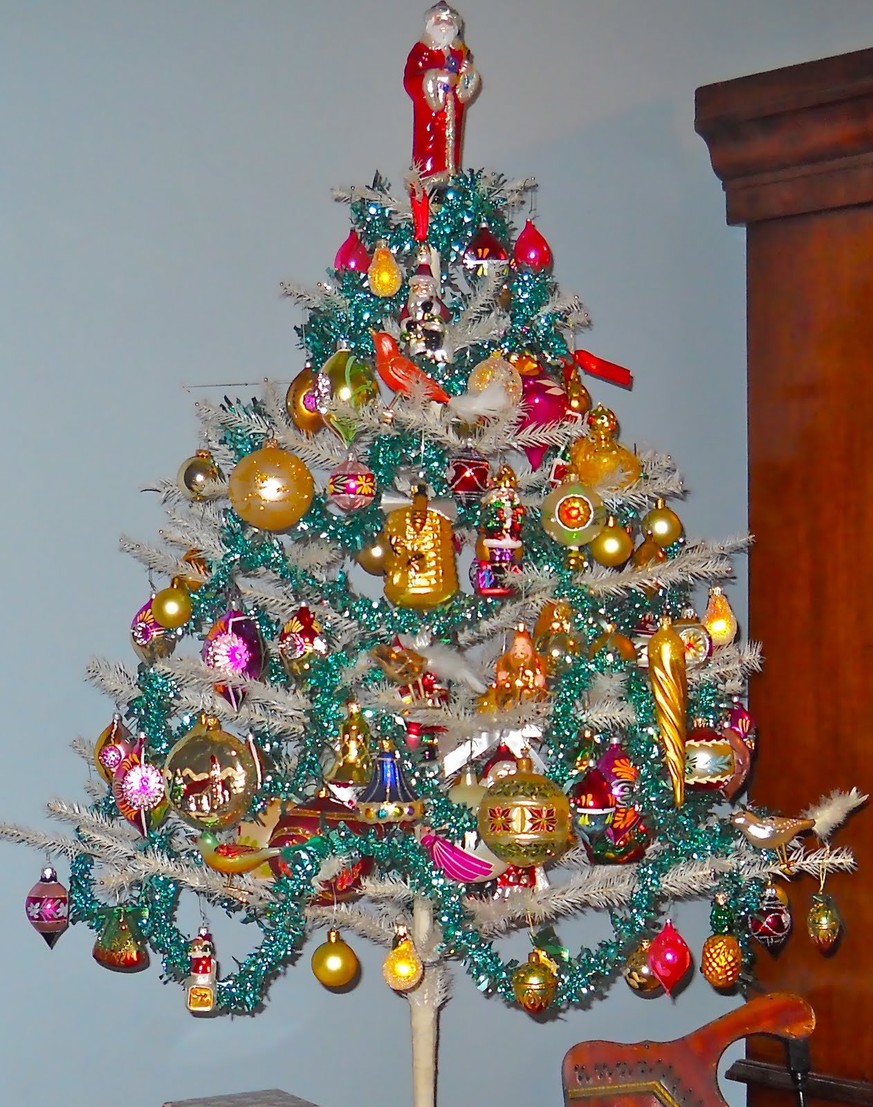 Knickerbocker Style & Design A Victorian Aluminum Christmas Tree