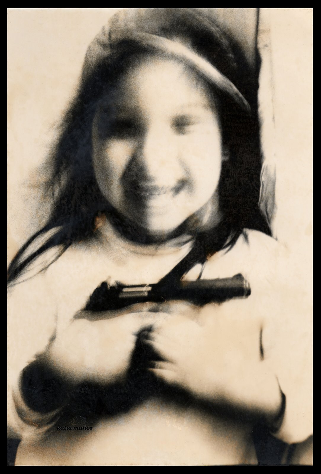 [LA+PISTOLA++NIÑA3+SAVE.jpg]