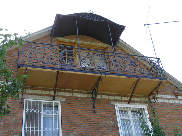 Балкон с козырьком