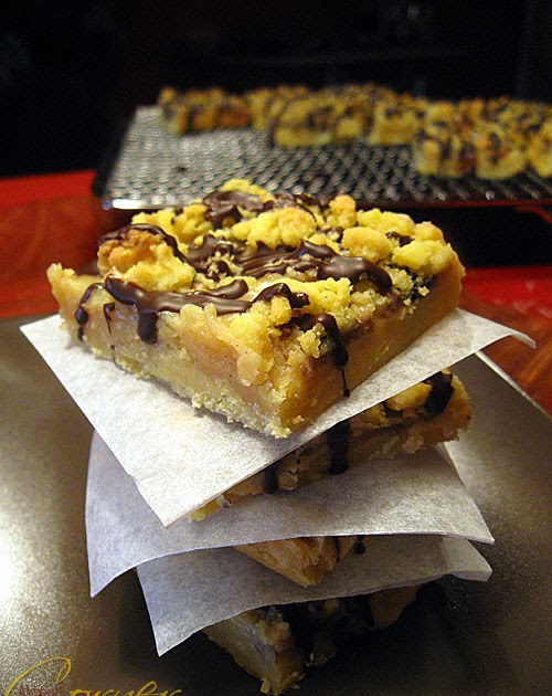 Almond Corner Caramel banana shortbread