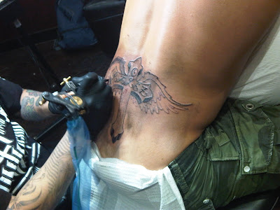 Here's an exclusive pic of Leon Haslam having a new tattoo, sent to us by 