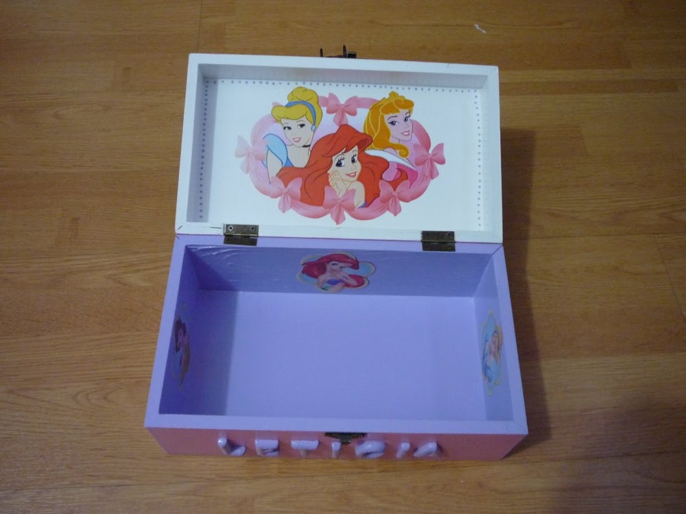 [caixa_princesas_interior.jpg]