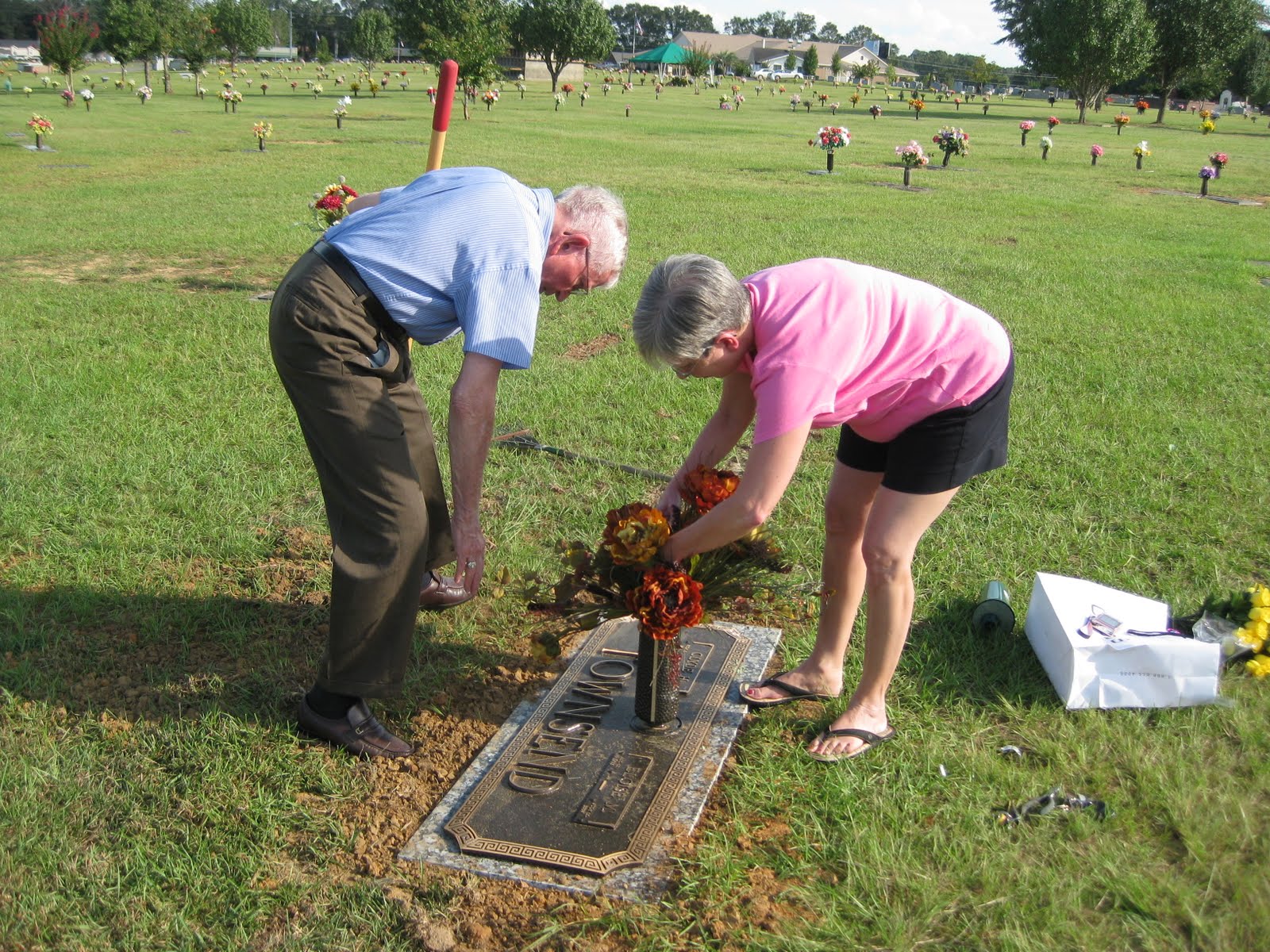 [cemetry.9-4-09+001.JPG]