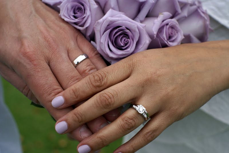 their wedding rings m 39s engagement ring and her lovely bouquet