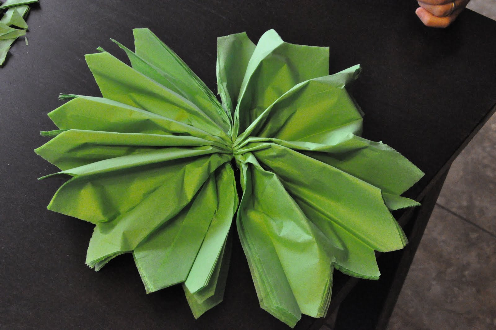 Tutorial Making tissue paper balls