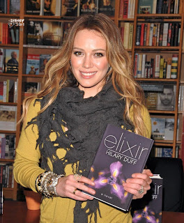 http://3.bp.blogspot.com/_mibZCo3wqkQ/TPj2PAlunaI/AAAAAAAAGOc/Tqsg6cB_2sE/s1600/hilary-duff-elixir-glendale-02.jpg