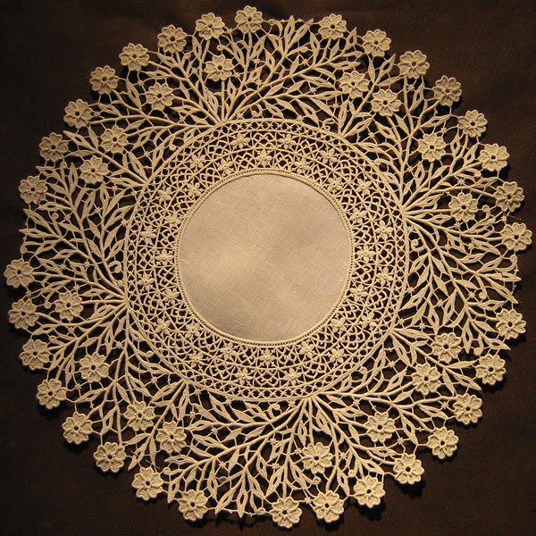 Italian Needlework: Aemilia Ars needle lace from Bologna - Part Two