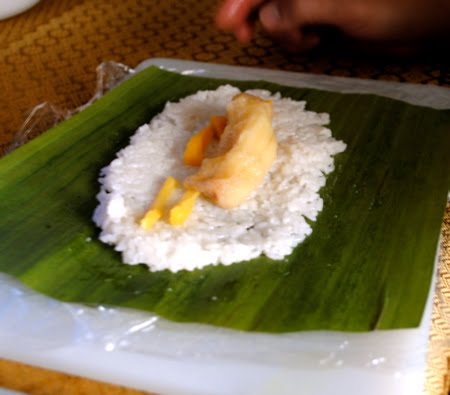 [bananas+sweet+rice.JPG]