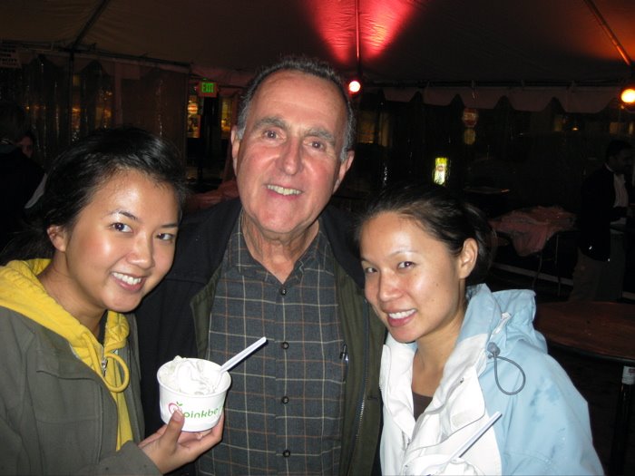 [elliott+santana+row+pinkberry+owner.JPG]
