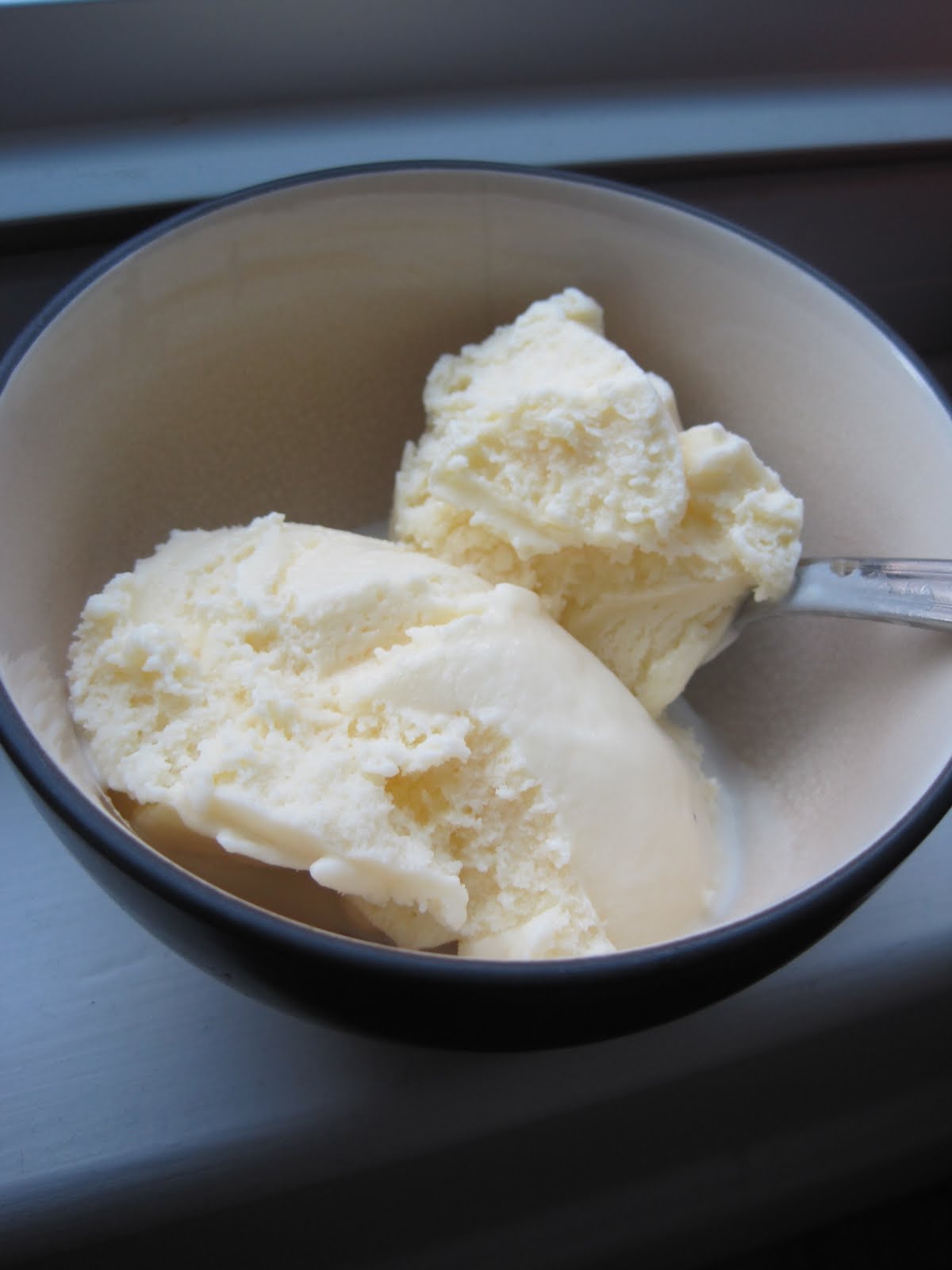 The Baking Sisters Adventures with the Ice Cream Maker Snow White Ice