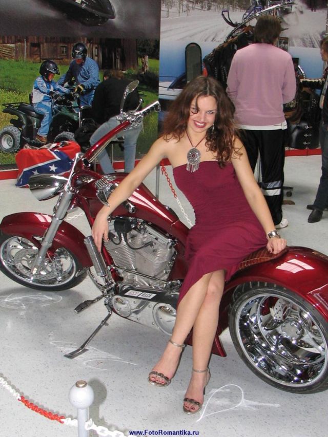 [bike_show_girls_12.jpg]