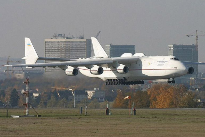 [Heaviest-and-Largest-Jet-04.jpg]
