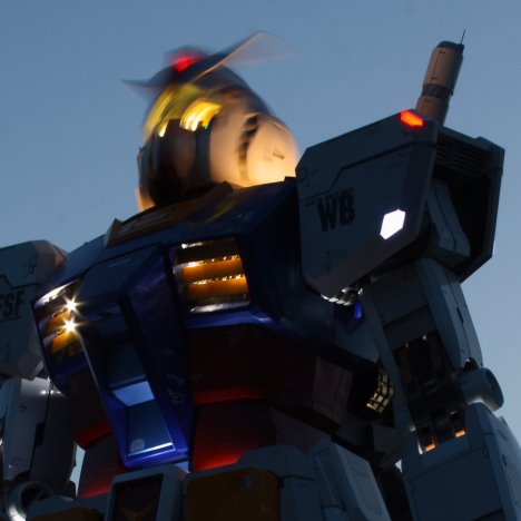 [gundam_robot_05.jpg]