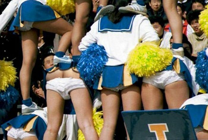 Really Cool Pics: Cheerleader Fails.