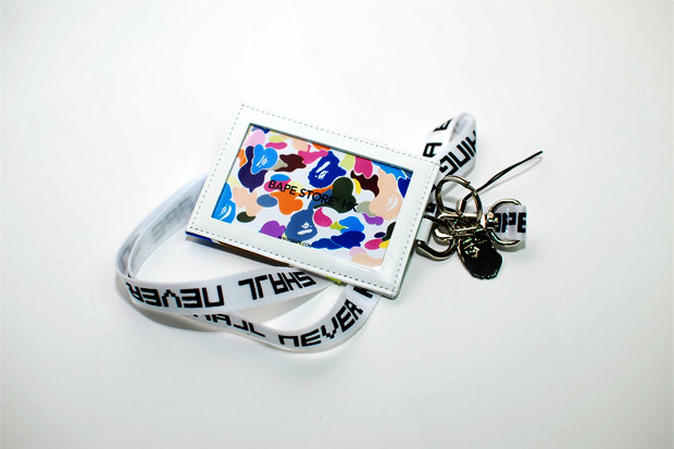 [a-bathing-ape-hong-kong-octopus-card-1.jpg]