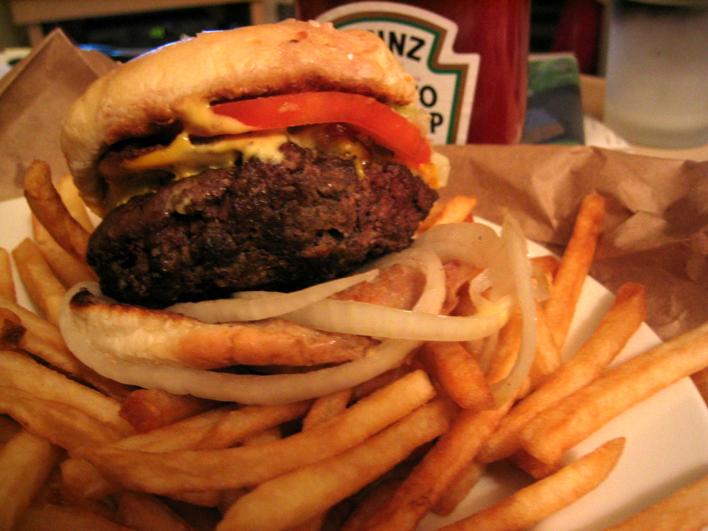 [may_14_2007_008_cb_burger.jpg]