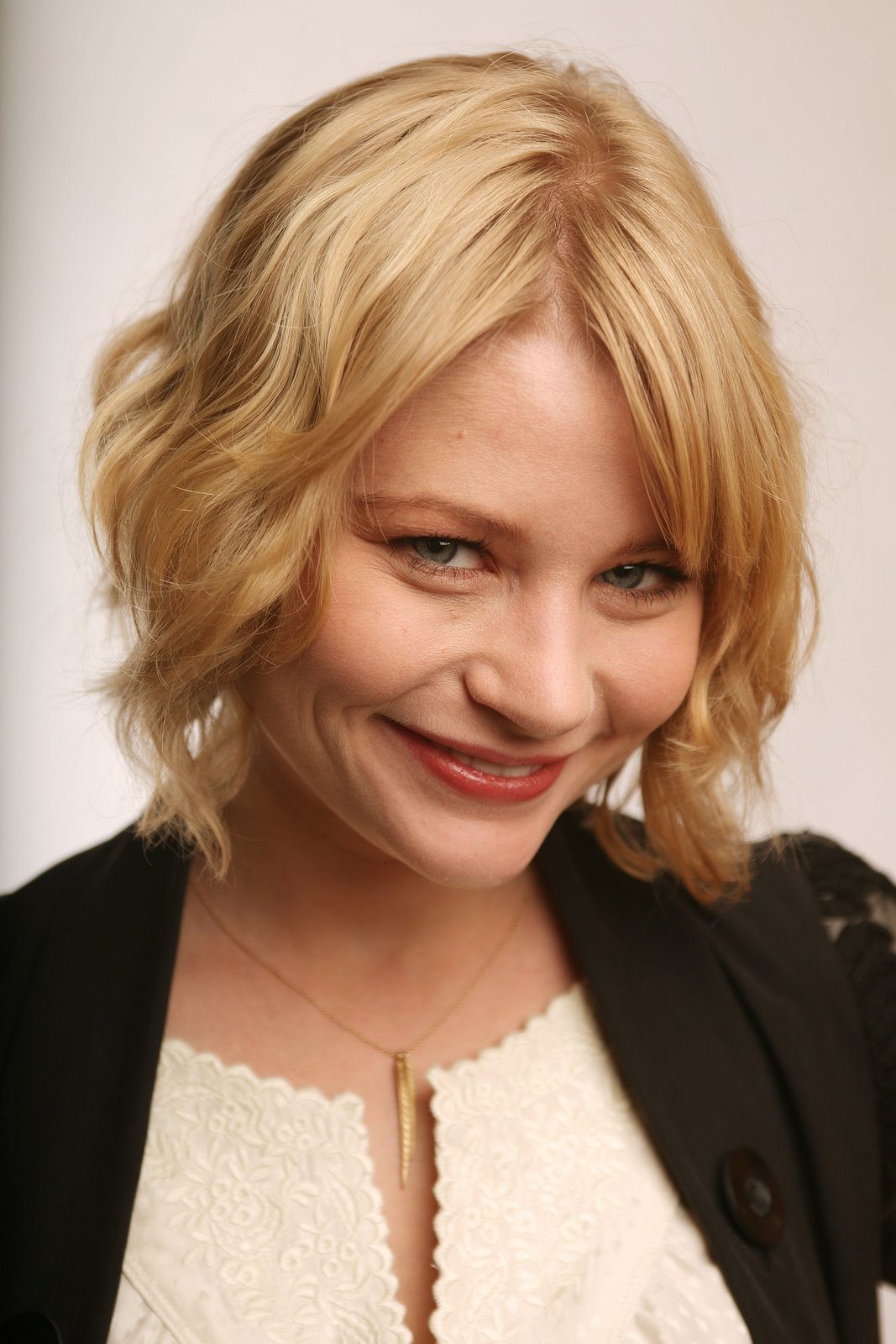 [Emilie_de_Ravin_Ball_Dont_Lie_Portraits_at_Tribeca_Film_Festival_NYC_04_28_2008_11304754_7.jpg]