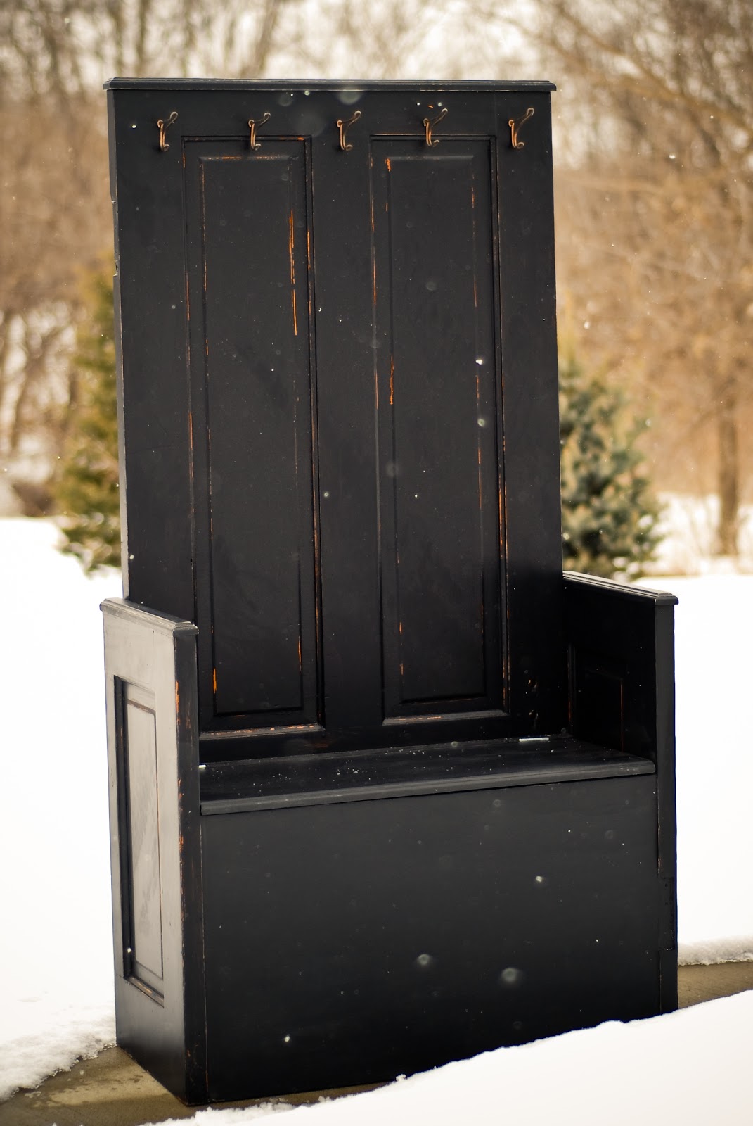 Door Furniture Short hall tree with lidded box seat