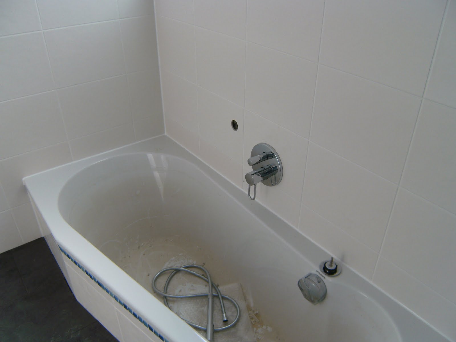 (H)AUSBAU: Badkeramik & Armaturen