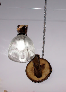 ARTESANIA EN MADERA RUSTICA E ILUMINACION EN TRONCO