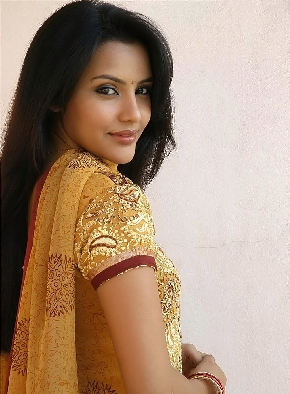 Actress Pics Gallery: Priya Anand Hot